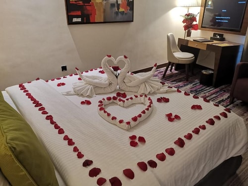Deluxe Room Near Dubai Internet City Metro Station 14 Luxury Bookings