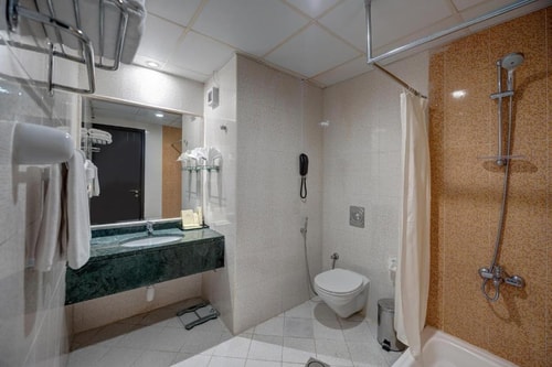 Deluxe King Room Walk from DIFC Metro Station 5 Luxury Bookings