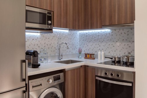 Three Bedroom Apartment Near Mina Seyahi Beach 27 Luxury Bookings