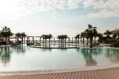 Executive Suite Near Khor Al Maqta Park 8 Luxury Bookings