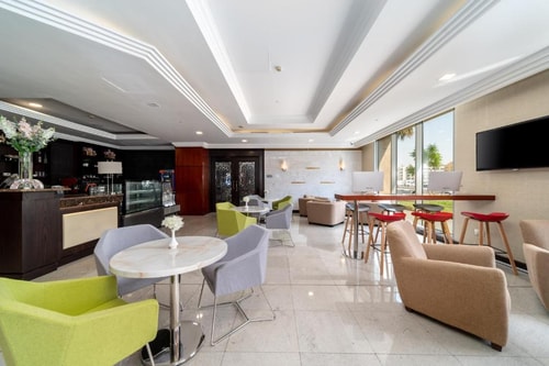 Deluxe One Bedroom Apartment Near Reef Mall 15 Luxury Bookings