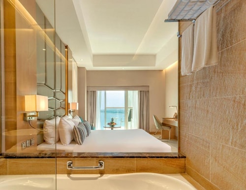 Luxury Deluxe Room In Palm By Luxury Bookings 22 Luxury Bookings