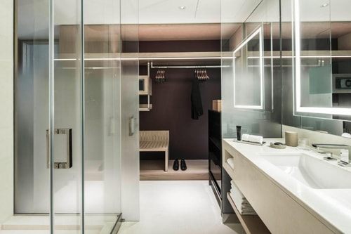 Superior Room Near DIFC Gate Village 28 Luxury Bookings