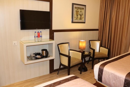 Deluxe suite Near Habib Bank Baniyas 10 Luxury Bookings