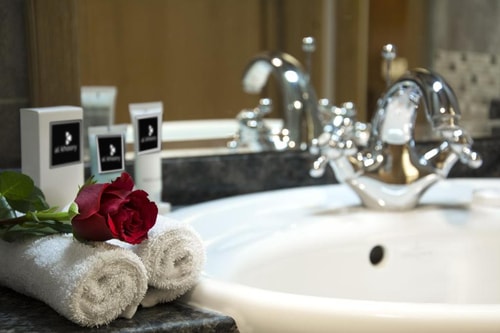 One Bedroom Apartment Near Pak Darbar Restaurant 6 Luxury Bookings