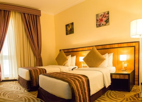 Three Bedroom Apartment Near Al Majaaz Splash Park 14 Luxury Bookings