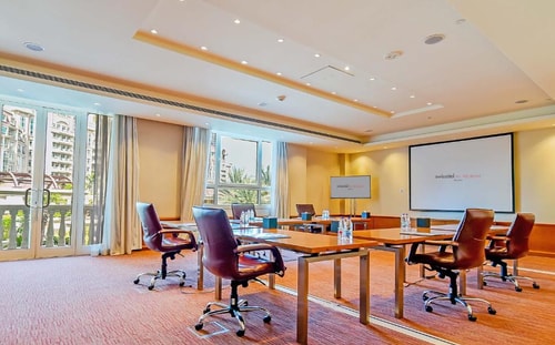 Three Bedroom Apartment Near Al Murooj Complex 24 Luxury Bookings
