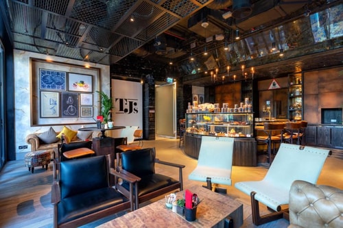 One Bedroom Luxury Suite near interchange number 5 14 Luxury Bookings