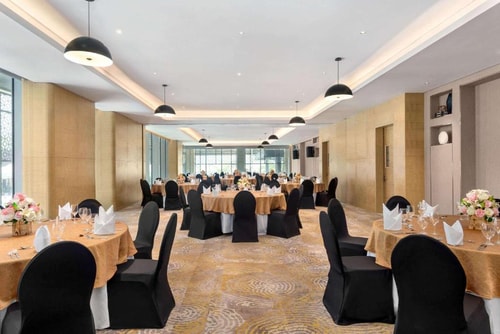Superior Room Near Gold Souq Metro Station 15 Luxury Bookings
