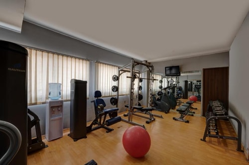Deluxe Room Near Mashreq Metro Ac 14 Luxury Bookings