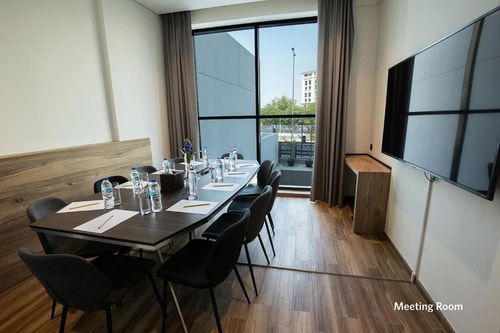 Standard Room Near Dubai Wharf Tower 17 Luxury Bookings