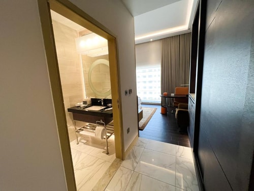 Classic Room Near Adcb Metro By Luxury Bookings 17 Luxury Bookings