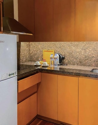 Two Bedroom Residence Near Burj Al Salam SZR 5 Luxury Bookings