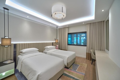 Four Bedroom Apartment Near fashion Club 20 Luxury Bookings