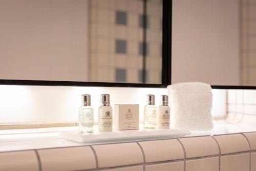 Double Room Near Facial Pain Clinic LON 5 Luxury Bookings