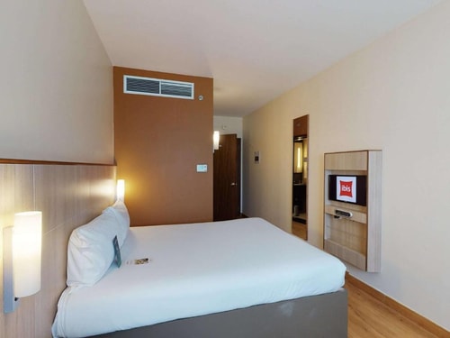 Standard Room Near Mashreq Metro Station Ag 2 Luxury Bookings