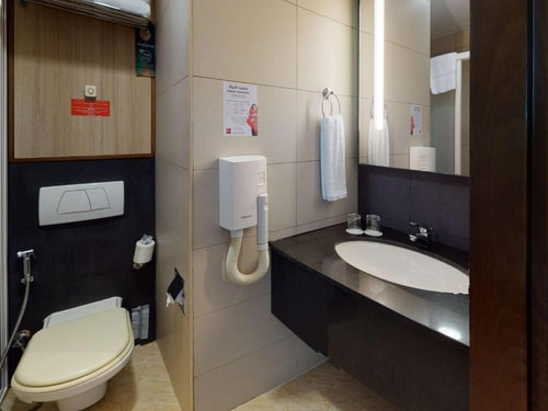 Standard Room Near Mashreq Metro Station Ag 10 Luxury Bookings