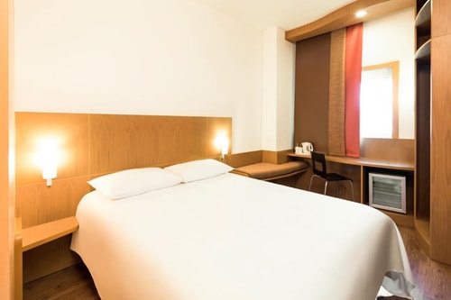 Standard Double Room Near Flavours Restaurant 11 Luxury Bookings