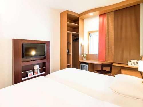 Standard Double Room Near Flavours Restaurant 16 Luxury Bookings