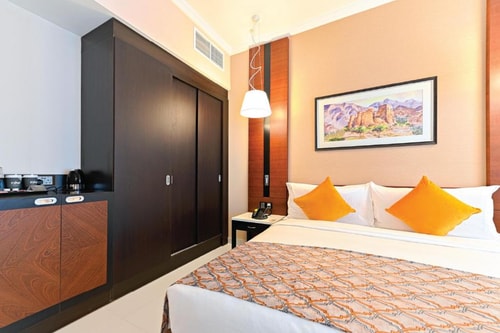 Deluxe Room Near Mashreq Metro 2 Luxury Bookings
