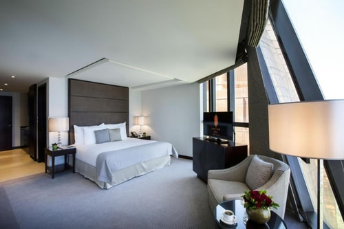 Studio Apartment Near Stop and Pick Hypermarket 3 Luxury Bookings