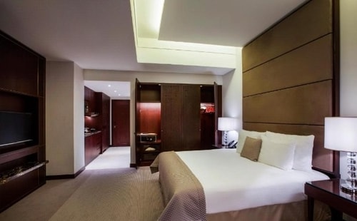 Studio Near Stop and Pick Hypermarket 4 Luxury Bookings