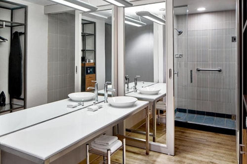 Queen Room Near Silver Diner WDC 8 Luxury Bookings