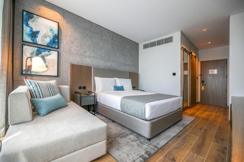 Superior Room Near Gold Metro By LuxuryBookings 1 Luxury Bookings