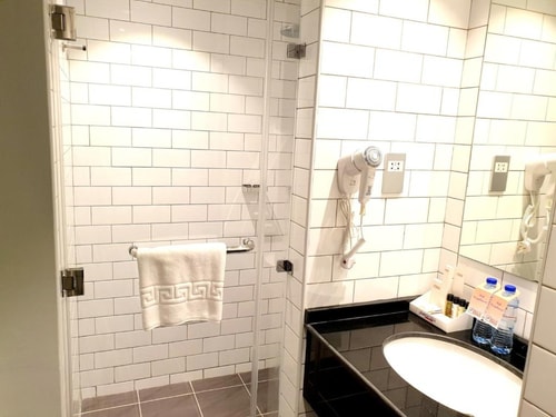 Executive Suite Near Dubai Snooker Club 8 Luxury Bookings