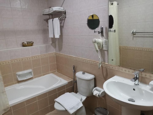 Superior Room Near Nakheel Center Dubai 5 Luxury Bookings