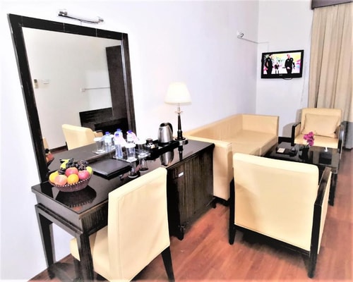 Superior Room Near Nakheel Center Dubai 3 Luxury Bookings