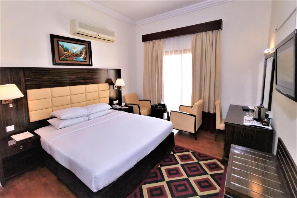 Superior Room Near Nakheel Center Dubai Luxury Bookings