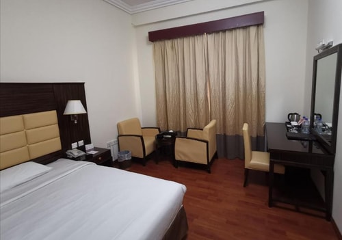 Superior Room Near Nakheel Center Dubai 1 Luxury Bookings