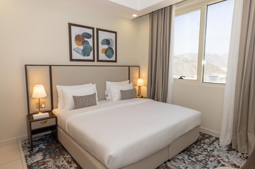 One Bedroom Apartment Near National Supermarket 2 Luxury Bookings