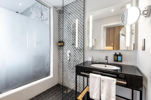 Standard City View Room Near Jaddaf Metro Station 3 Luxury Bookings