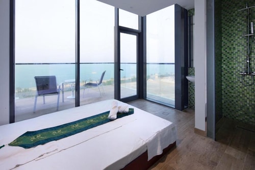 Superior Double Room In Palm with Private Beach 7 Luxury Bookings