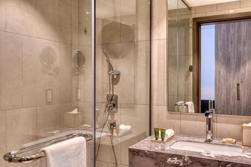 Luxury Classic Room In JVC Walk to Five JVC Hotel 3 Luxury Bookings