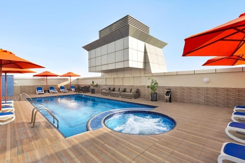 1 Bedroom Suite Near Reef Mall By Luxury Bookings 5 Luxury Bookings