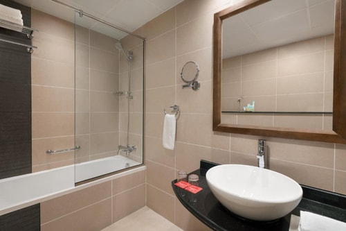 1 Bedroom Suite Near Reef Mall By Luxury Bookings 3 Luxury Bookings