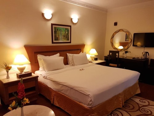 Suite Room Near AL Ghurair Mall by LB 5 Luxury Bookings
