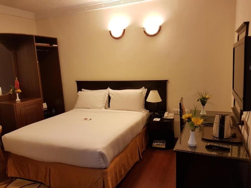 Suite Room Near AL Ghurair Mall by LB 10 Luxury Bookings