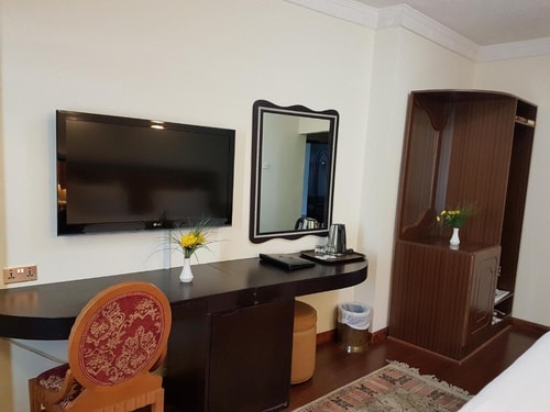 Suite Room Near AL Ghurair Mall by LB 1 Luxury Bookings