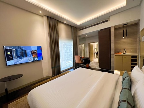Classic Room Near Adcb Metro By Luxury Bookings 24 Luxury Bookings