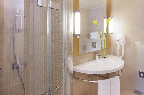 Premium Room Near World Trade Center 5 Luxury Bookings