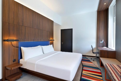 King Room Near DXB Airport By Luxury Bookings 11 Luxury Bookings