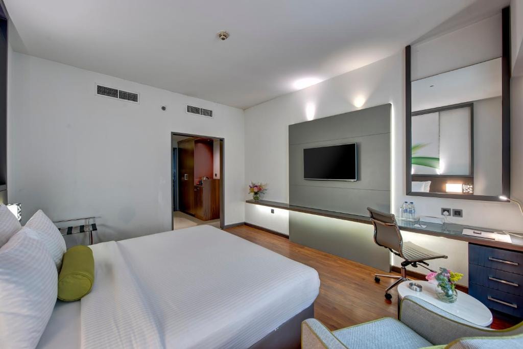 Deluxe Room Near Al Rigga Metro by Luxury Bookings Luxury Bookings