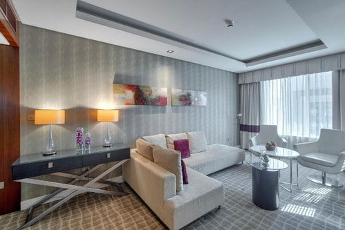 Classic Room Near Sharaf DG Metro Station by LB 7 Luxury Bookings