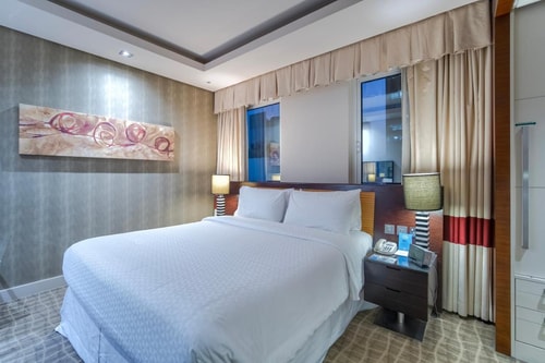 Classic Room Near Sharaf DG Metro Station by LB 1 Luxury Bookings