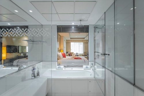 Classic Room Near Sharaf DG Metro Station by LB 11 Luxury Bookings