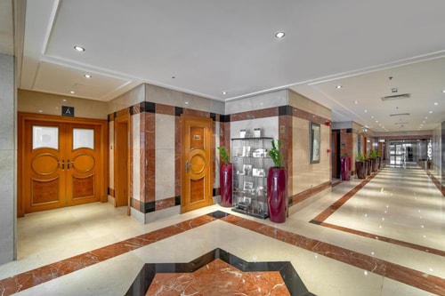 Classic Room Near Sharaf DG Metro Station by LB 14 Luxury Bookings
